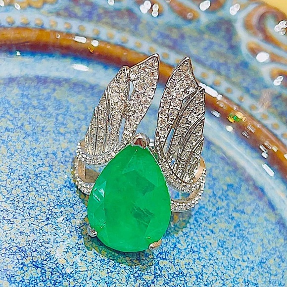 SILVER EMERALD GREEN ANGEL WING RHINESTONE RESIZABLE RING - Picture 7 of 7